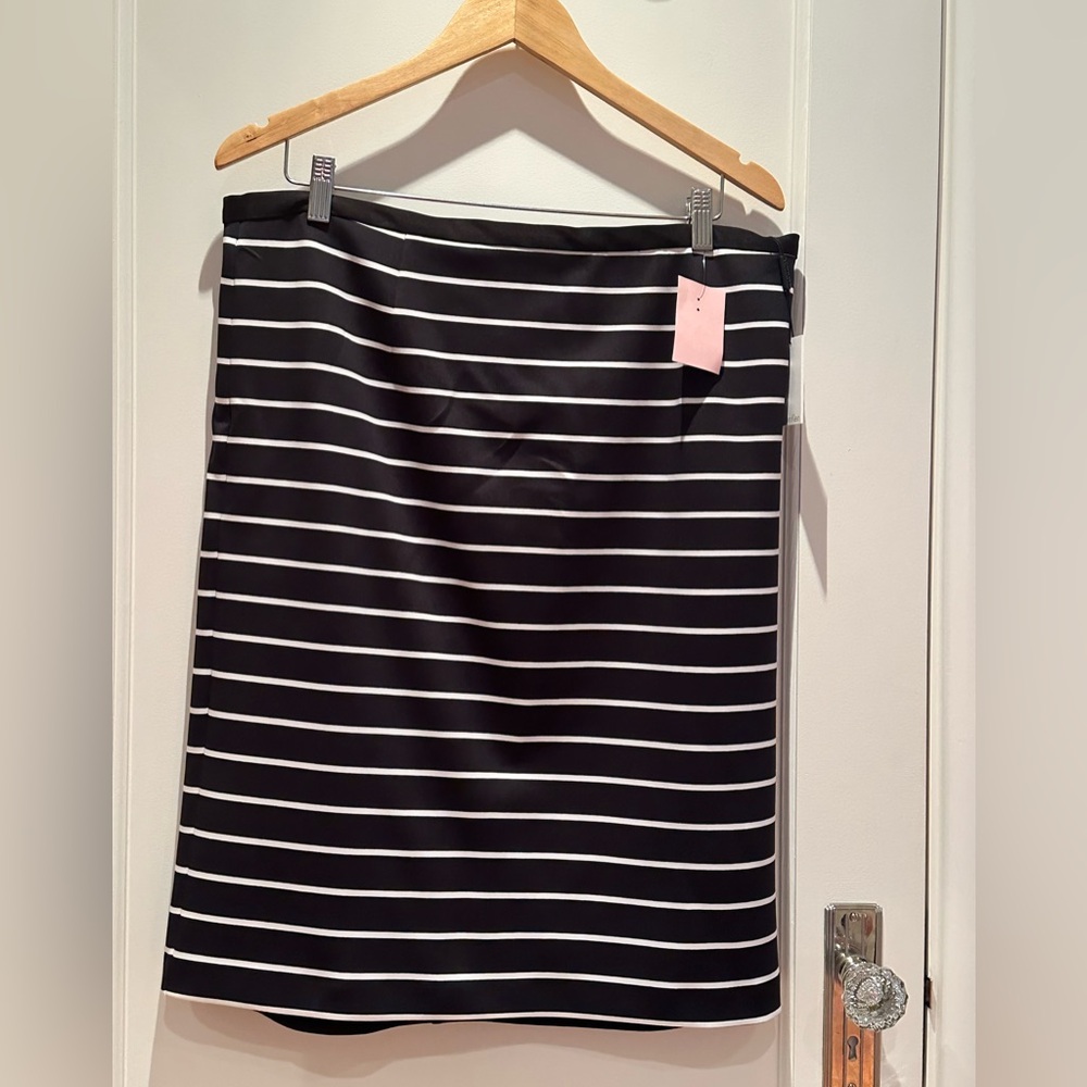 Calvin Klein black and white pencil skirt